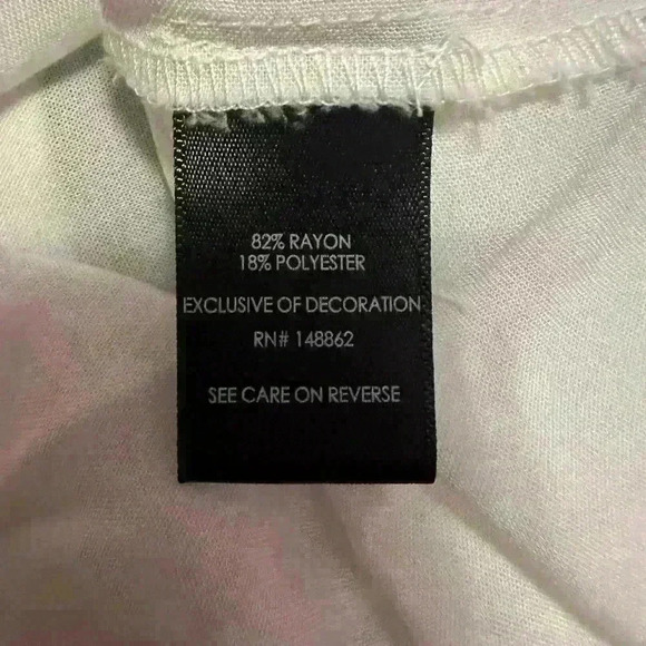 TORRID women’s white short sleeve button up with stitched embroidery.  Size 1X - Picture 2 of 5